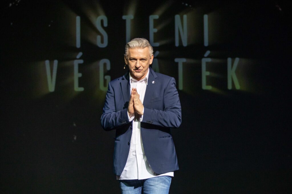 Isteni szatíra: stand up és Biblia