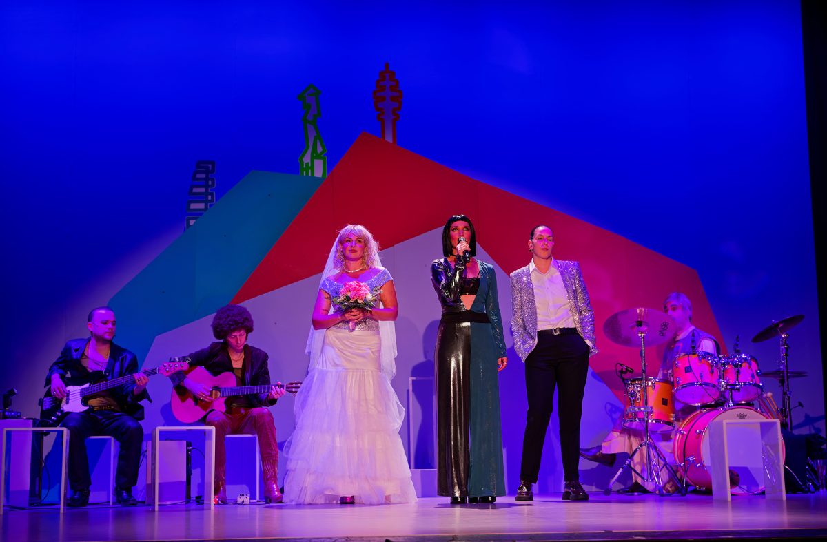 Idelenn idegen testben ébredve