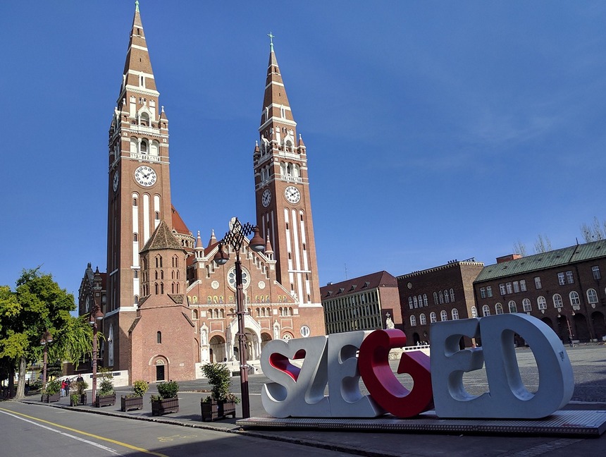 maxpixel_freegreatpicture_com-dome-szeged-hungary-votive-church-szeged-cathedral-1746144_s.jpg