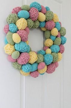 135b9d76ccdcc3fbc505b726c36c137a--yarn-wreaths-easter-wreaths.jpg