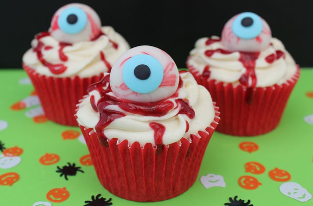 halloween-eyeball-cake-decorations.jpg