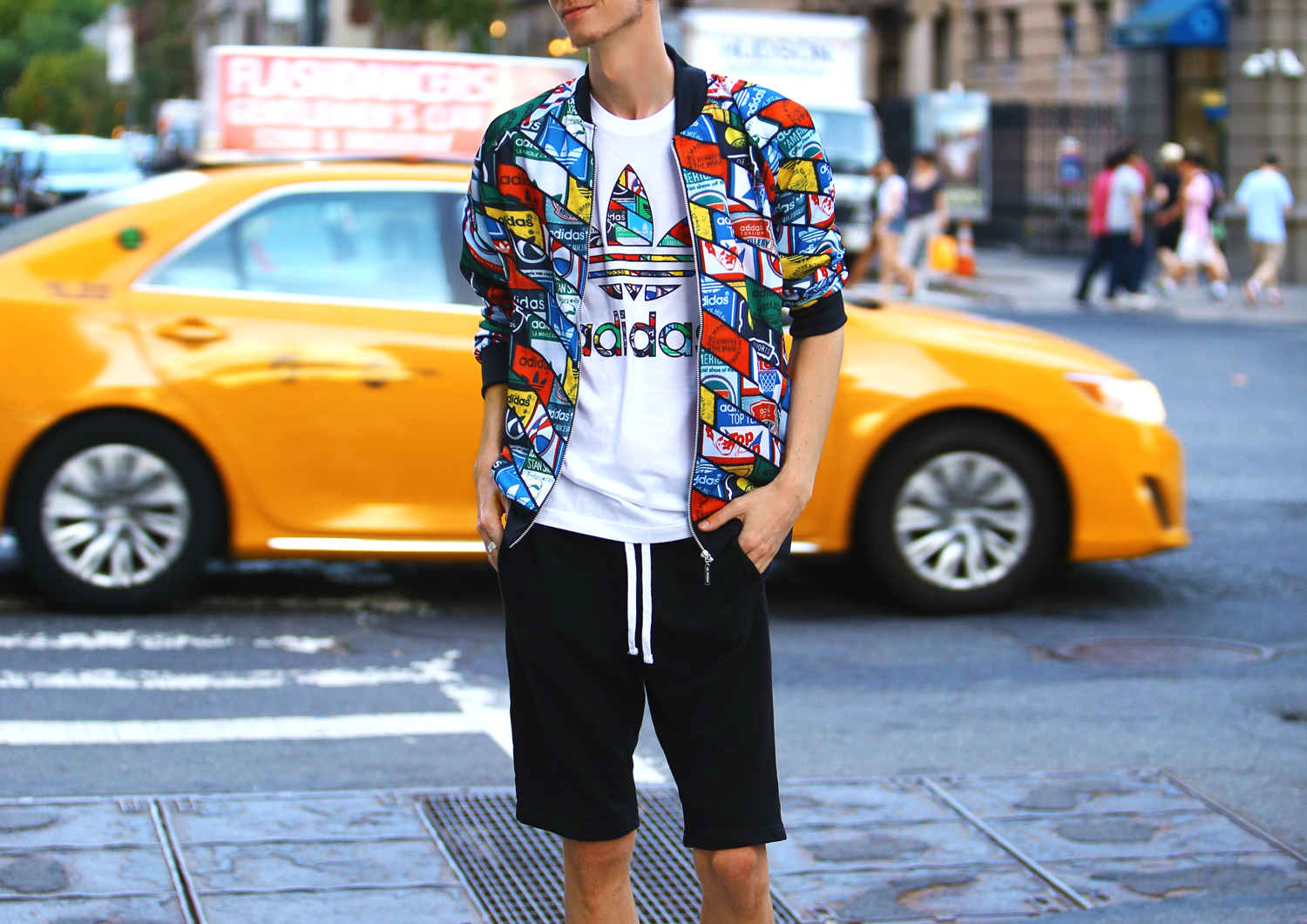 adidasoriginal-ferfi-new-york-fashion-week-magyar-ferfidivat-stan-smith-sneakers-smizedivat-chaby-outfit_3.png