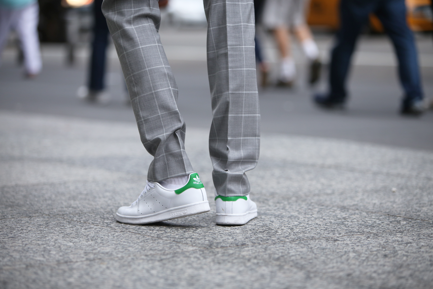 new-york-manhattan-fashion-week-spring-summer-2016-street-style-menswear-smizedivat-ferfidivat-oltony-suit-kockas-checkered-suit_2.png