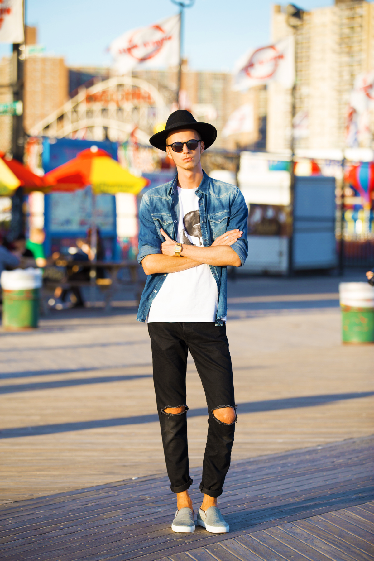 coney-island-vidampark-new-york-street-style-menswear-hat-ferfidivat-fashion-blogger-men-slipon-kalap-karl-lagerfeld-_3.png