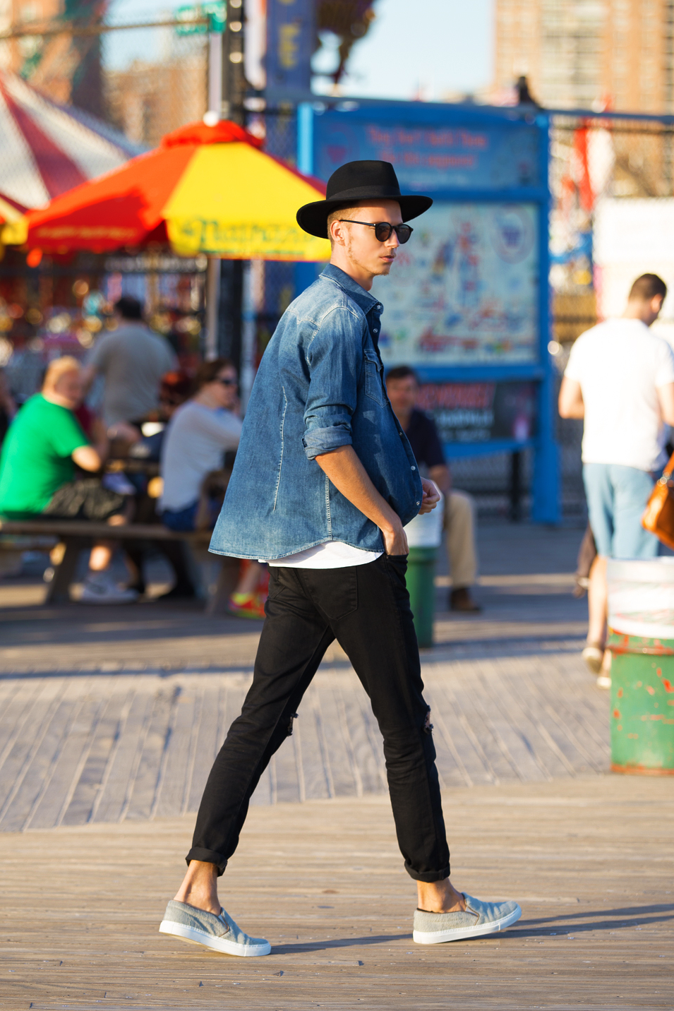 coney-island-vidampark-new-york-street-style-menswear-hat-ferfidivat-fashion-blogger-men-slipon-kalap-karl-lagerfeld-_6.png