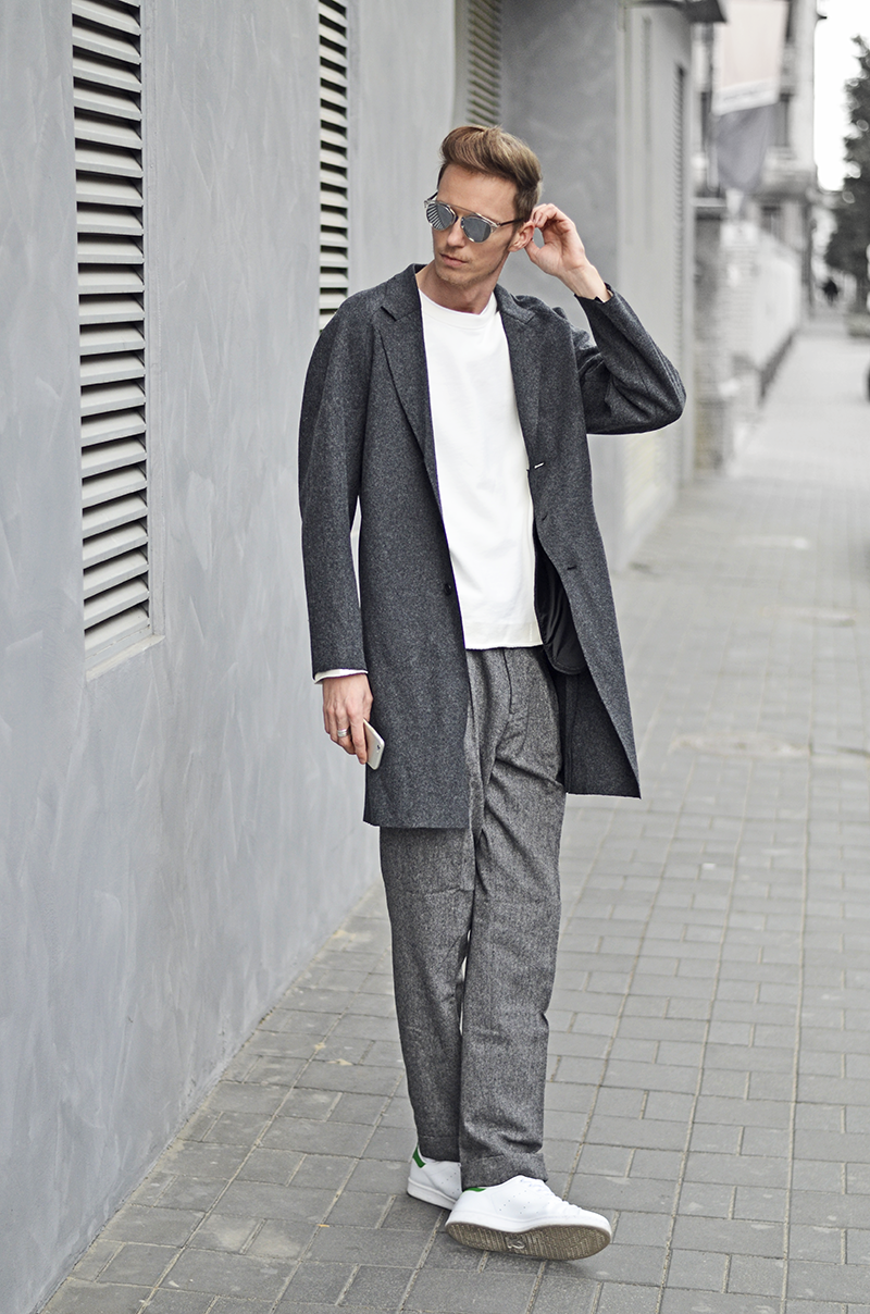 dior-sunglasses-so-real-grey-outfit-szurke-overcoat-street-style-formen-menswear-blogger-smizedivat-hm-trend-adidas-stansmith_7.png