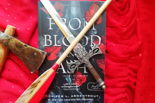 Könyvkritika: Jennifer L. Armentrout: From Blood and Ash – Vérből és hamuból (2022)