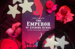 Könyvajánló: Laura Thalassa: The Emperor of Evening Stars – Az Esti Csillagok Császára (2023)