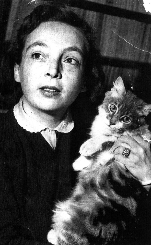 duras_with_her_cat.jpg
