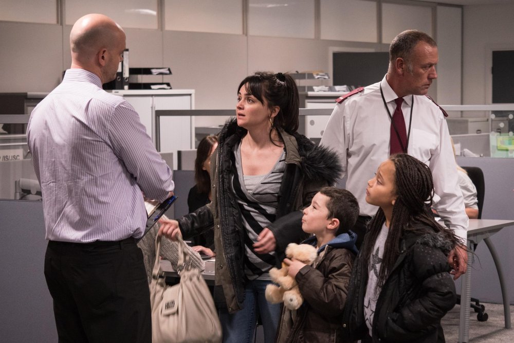 i-daniel-blake-2016-001-hayley-squires-and-children-in-office-original.jpeg