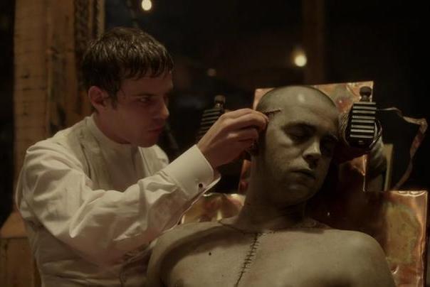 penny.dreadful.s01e01.hdtv.x264-2hd[01-27-09].JPG