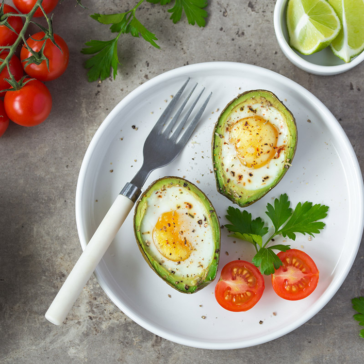 Szuperegészséges, karcsúsító reggeli: avokádóban sült tojás