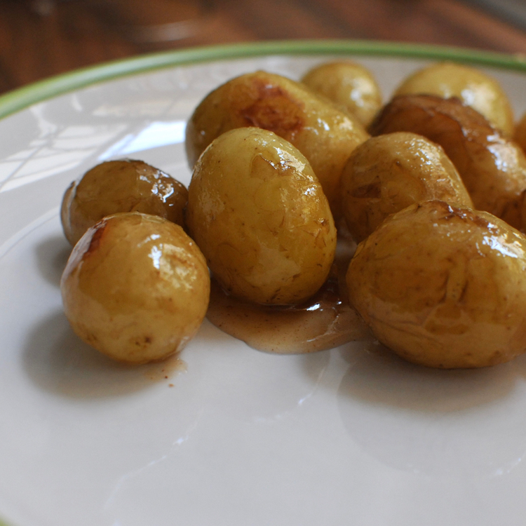 Karamellszirupba forgatott újkrumpli - Ennél jobb már nem lehet a tavasz zöldsége