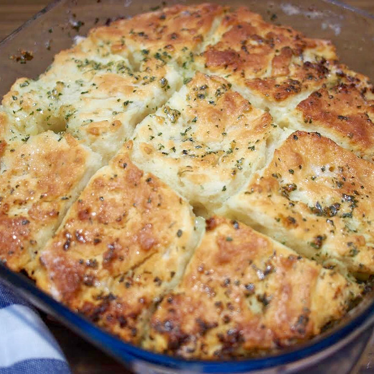 10 perces fokhagymás-fűszervajas kenyér – Nem kell hozzá élesztő vagy kovász