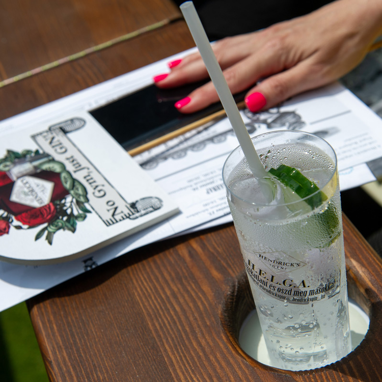 Járd be a Hendrick's Gin kabrióbuszán Budapestet és a Balaton-felvidéket