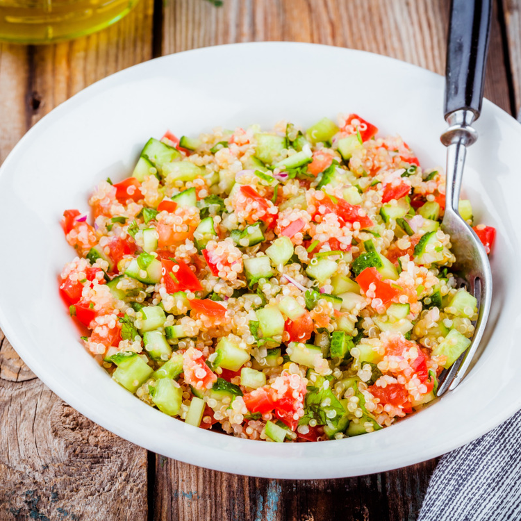 Zöldséges-korianderes quinoasaláta: fitt, nyári ebéd