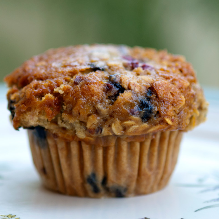 Zabpelyhes, áfonyás muffin: egészséges és villámgyors desszert