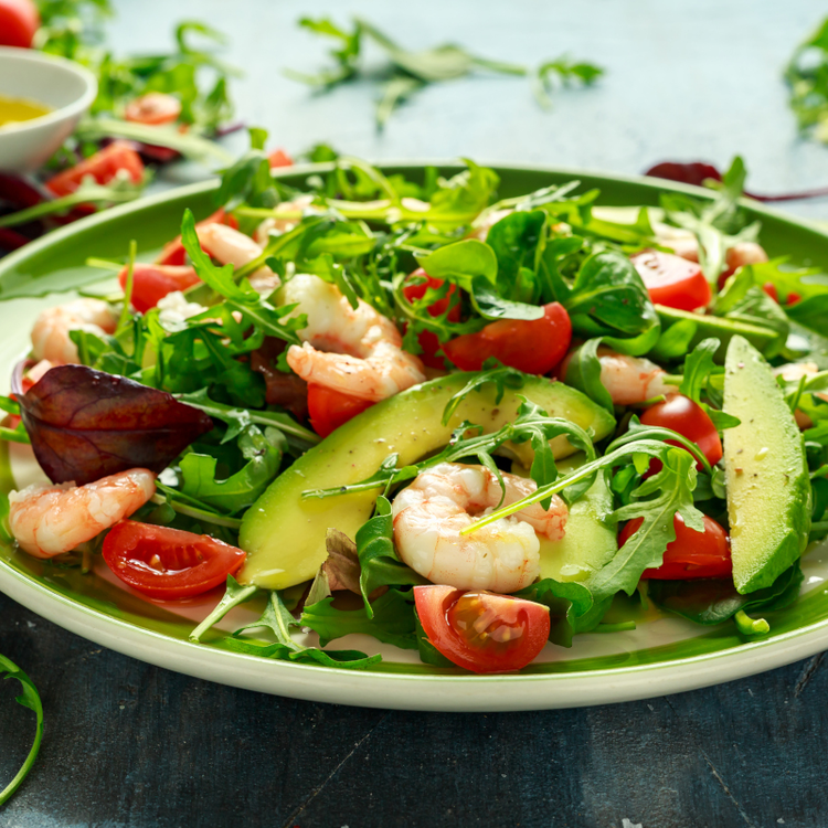 Könnyed avokádós-garnélás saláta: tápláló és egészséges nyári ebéd