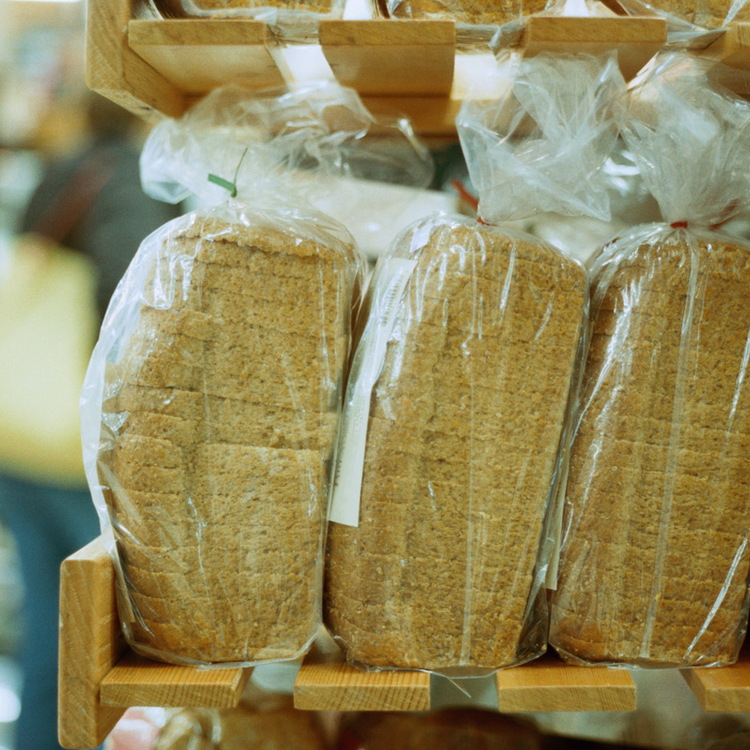 Mit nézzünk meg a csomagolt kenyerek címkéjén, ha fontos az egészségünk?
