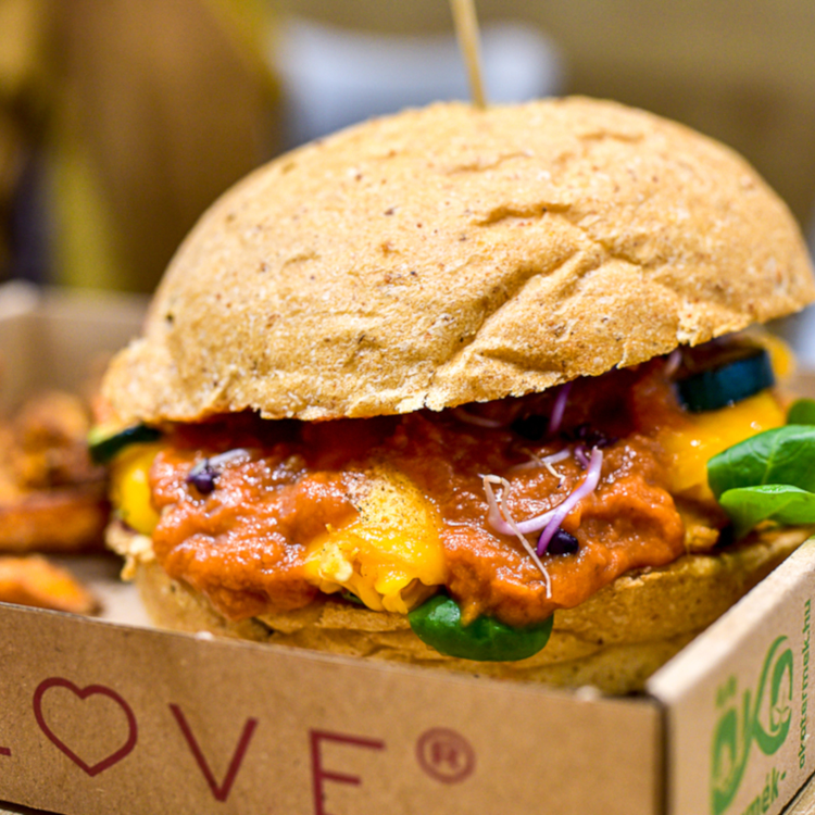 Műhúsból készült vegán hamburgert kóstoltunk: ezek a tapasztalatok