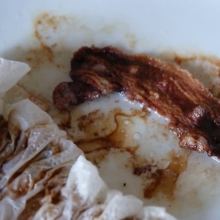 Ropogósra sült bacon a mikróból - vagy nem (Videó)
