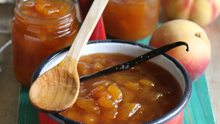 Vaníliás őszibarackdzsem: az édes fűszer hozza ki a gyümölcs aromáját
