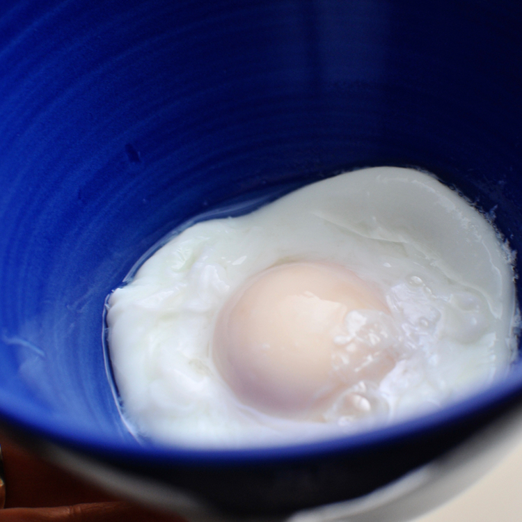 A szépséges buggyantott tojás nem nagy kunszt, de van egy trükkje