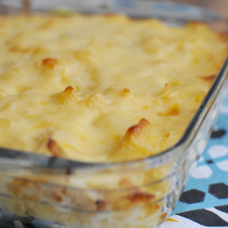 Karfiol mac’n cheese krémes besamellel: makaróni és sajt alá bújt a zöldség