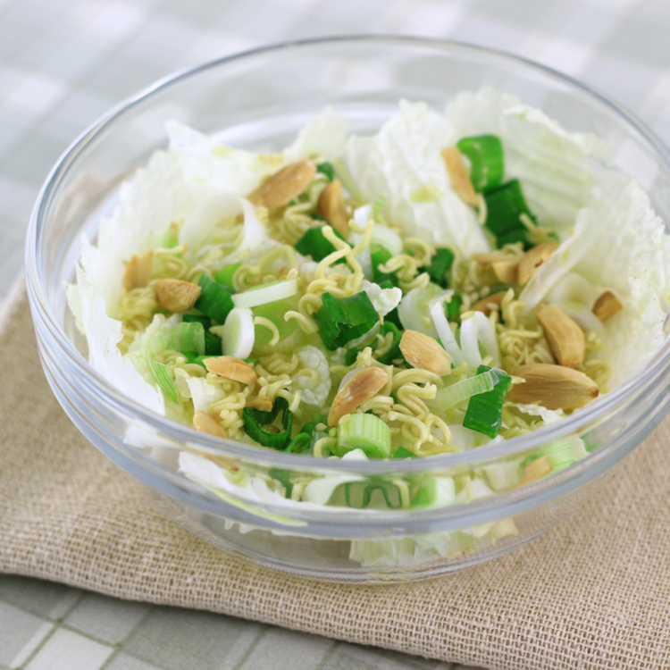 Bulikaja-hack: Vifon-tészta "saláta", olcsó, laktató, és megdöbbentően finom