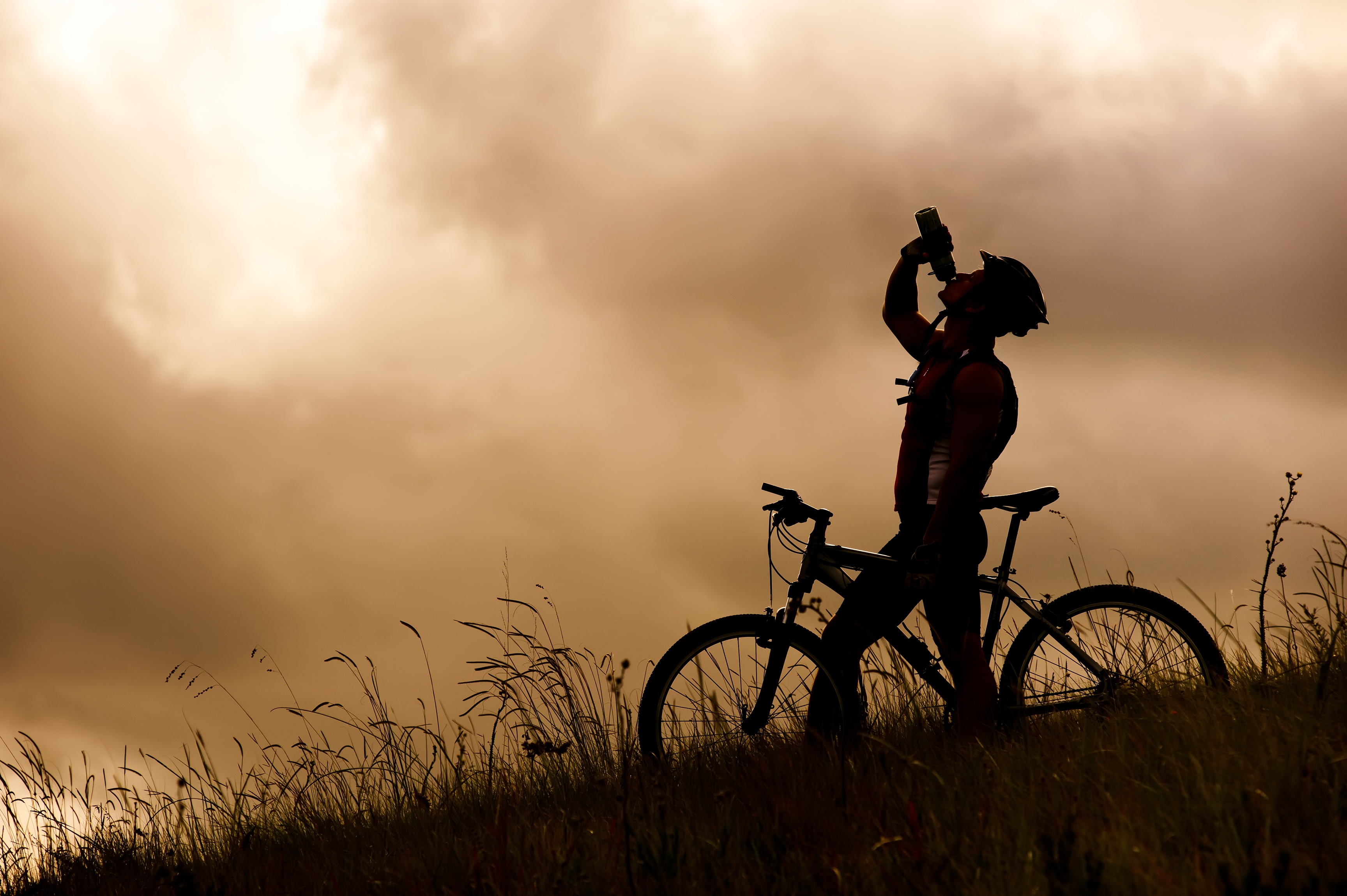 diamondback-bicycle-2014-axis-sport-mountain-bike-feature.jpg