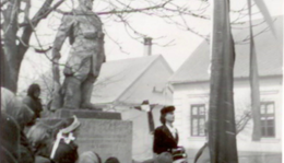 Március 15-i ünnepség az I. világháborús szobor előtt.