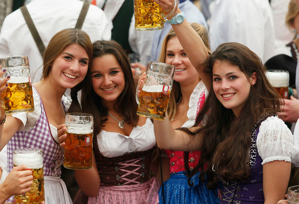 oktoberfest_girls.jpg