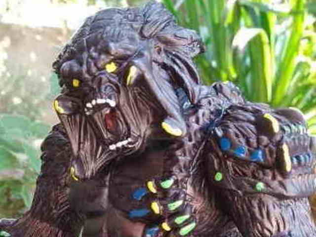 Napi kell: mexikói bootleg King-Kong és Godzilla figurák