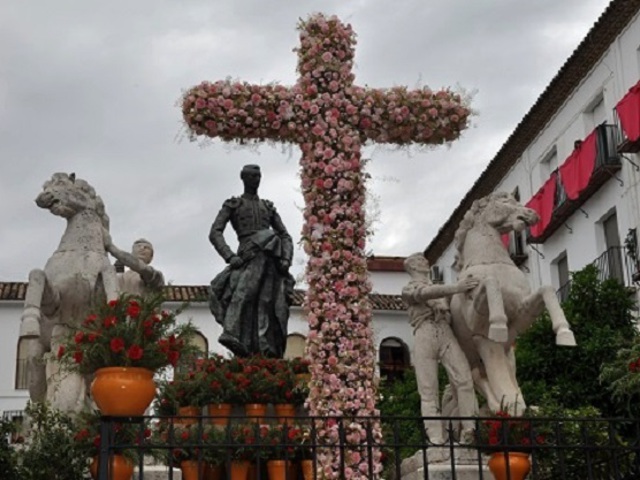 Córdoba virágos keresztjei