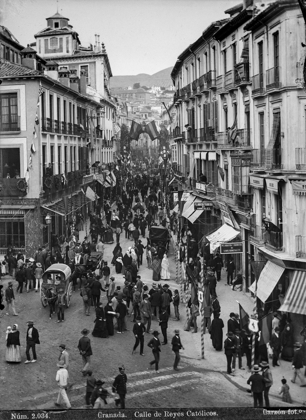 vecinos_de_granada_en_la_calle_reyes_catolicos_en_1904.jpg