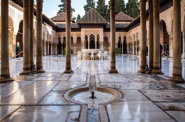 alhambra-palota-oroszlanos-udvar.jpg