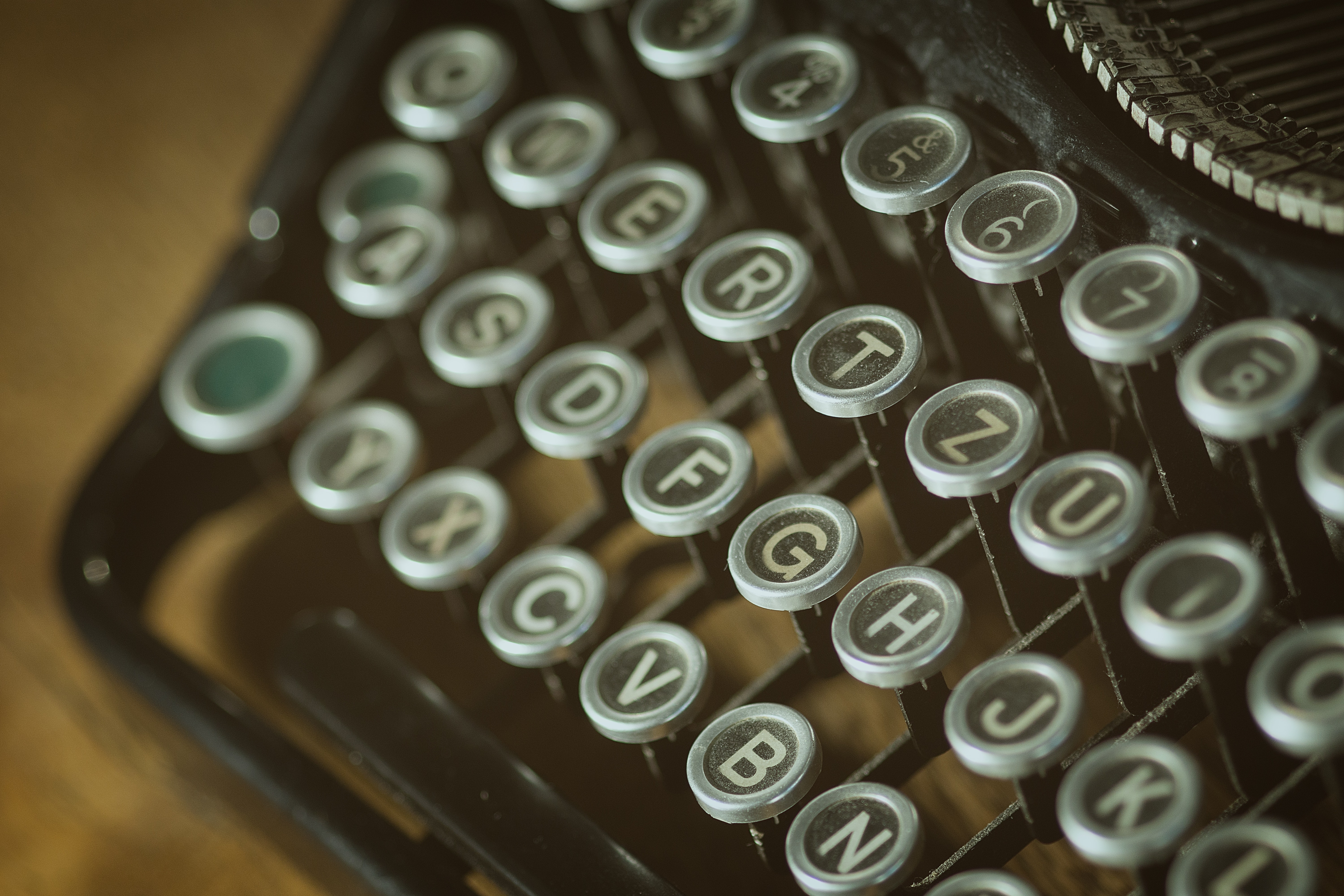 typewriter-vintage-101710.jpg
