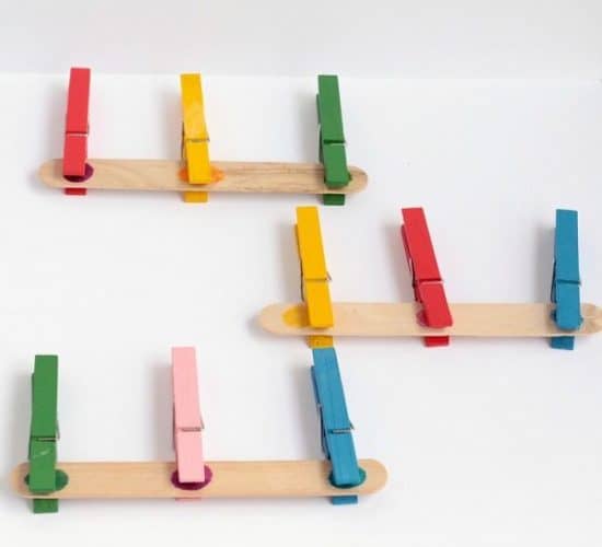 popsicle-craft-stick-fine-motor-color-match-game-600x545-550x500.jpg