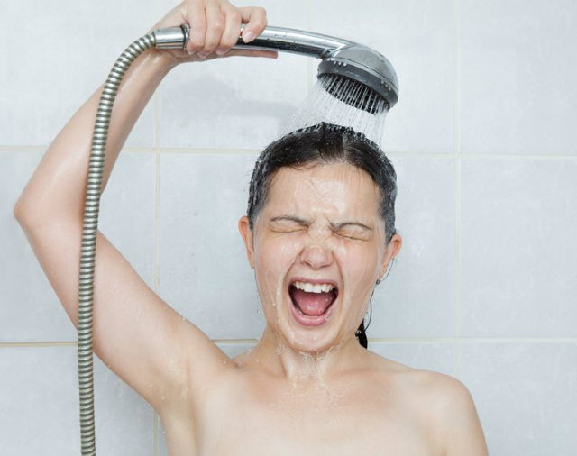 Hideg zuhany az erekciótól, A hideg víz mérsékli a mentális tüneteket