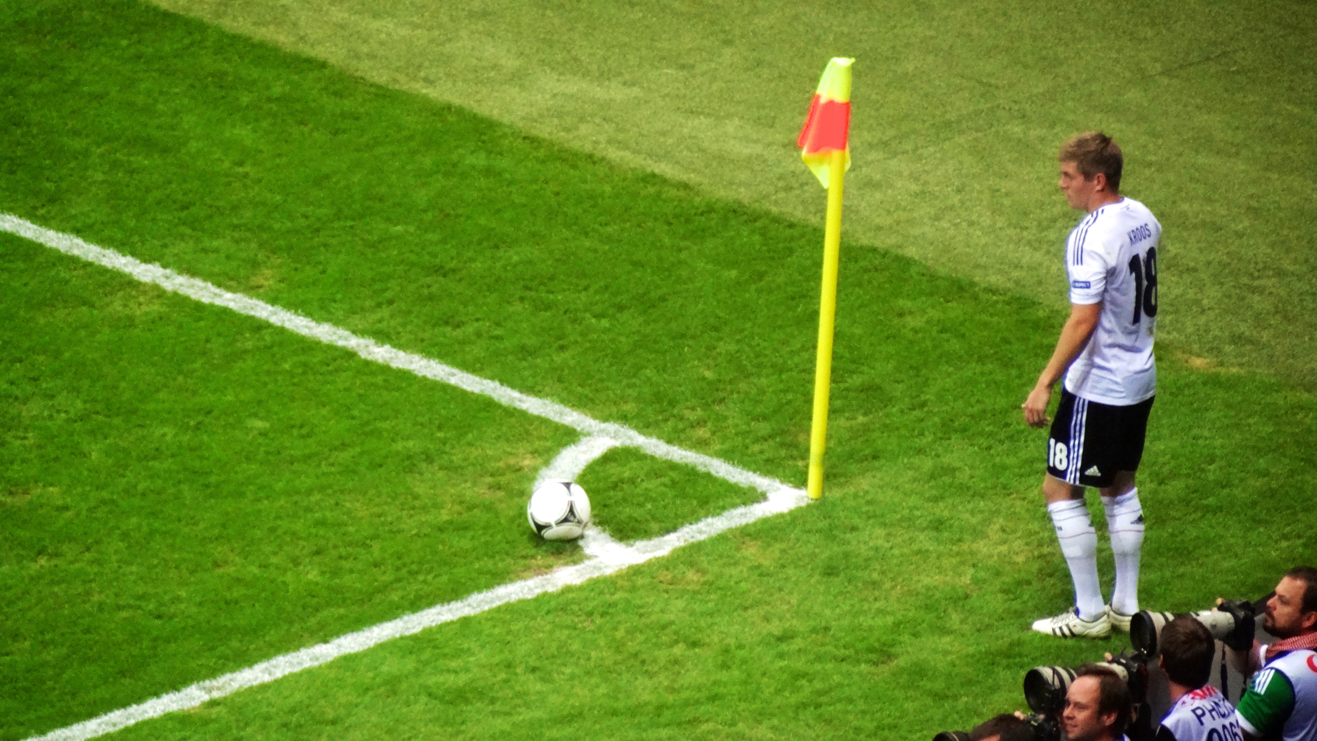 kroos_corner_kick_euro_2012.jpg