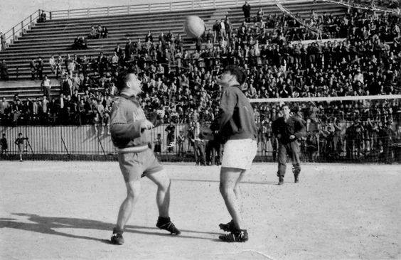 amikor_egy_edzes_is_megtoltotte_a_lelatot_puskas_ferenc_es_kocsis_sandor_1952.jpg