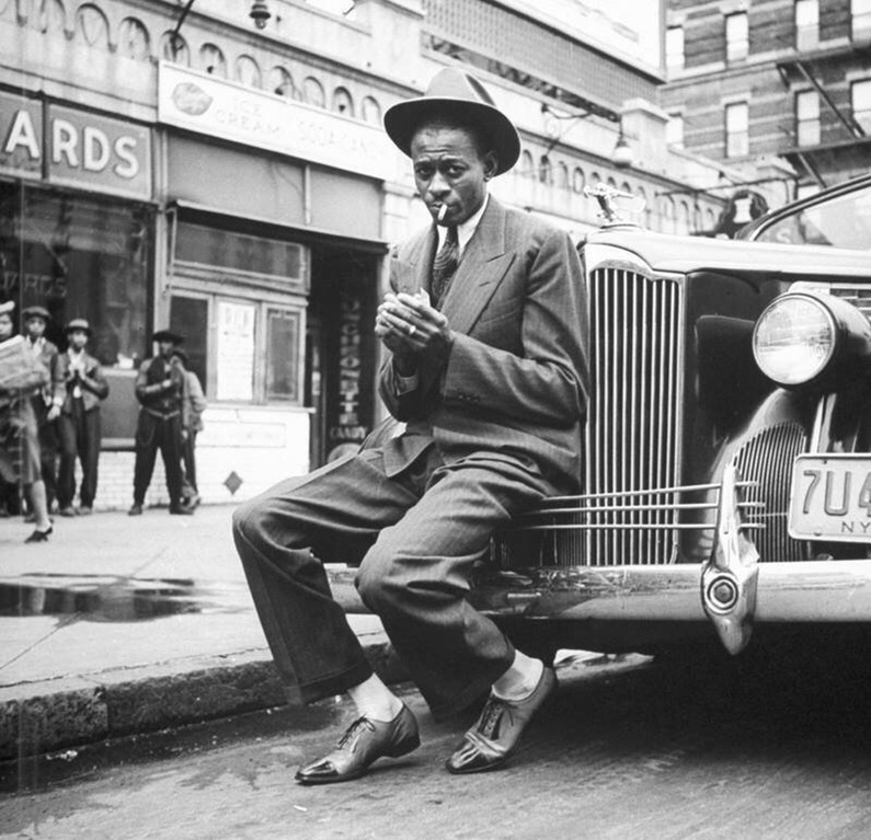 baseball_player_satchel_paige_in_harlem_1941.jpg