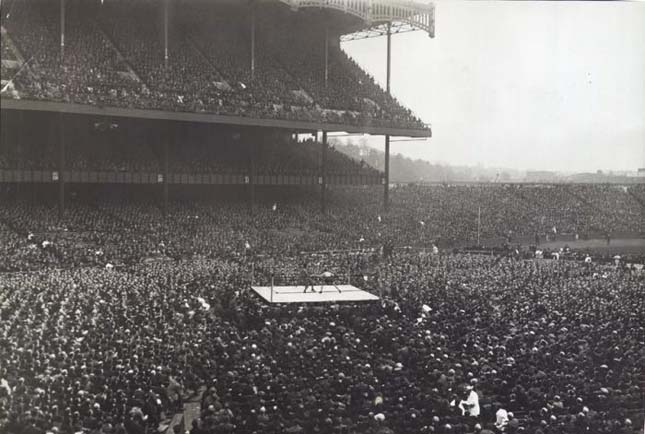 box_meccs_a_yankee_stadionban_1923.jpg