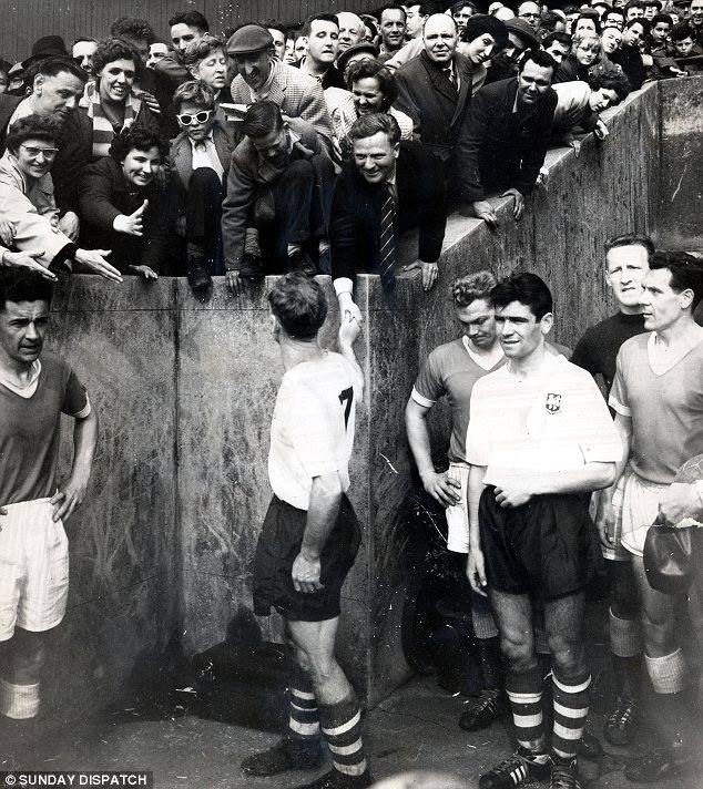 crowd-pleaser_sir_tom_finney_talks_to_preston_fans_before_a_game_at_deepdale_1960_look_the_kid_with_the_sunglasses.jpg