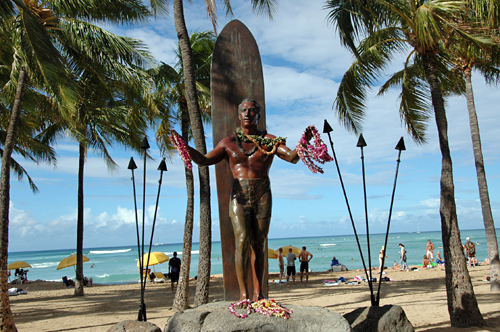 duke-kahanamoku-statue-0222-500x332.jpg