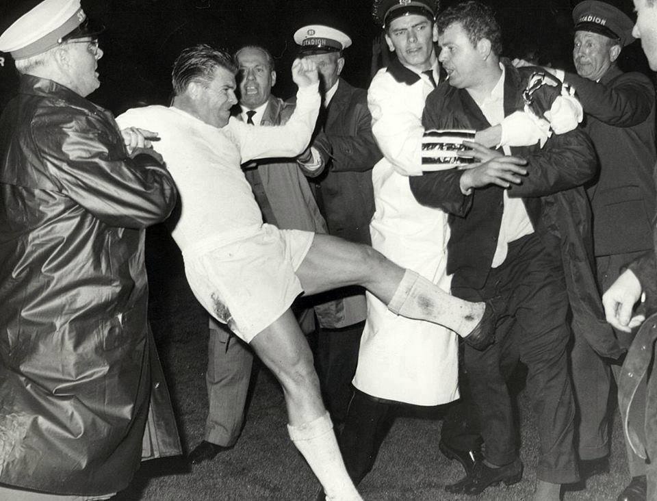 ferenc_puskas_goes_mad_feyenoord_v_real_madrid_1965.jpg