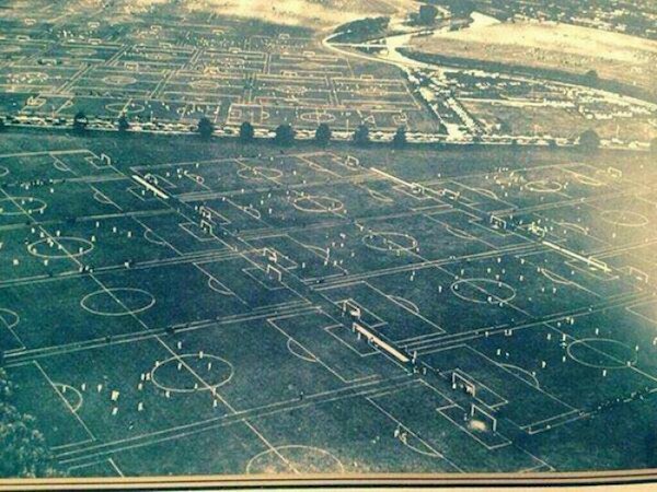 hackney-marshes-_home_of_88-pitches_in_a_row-1951.jpg