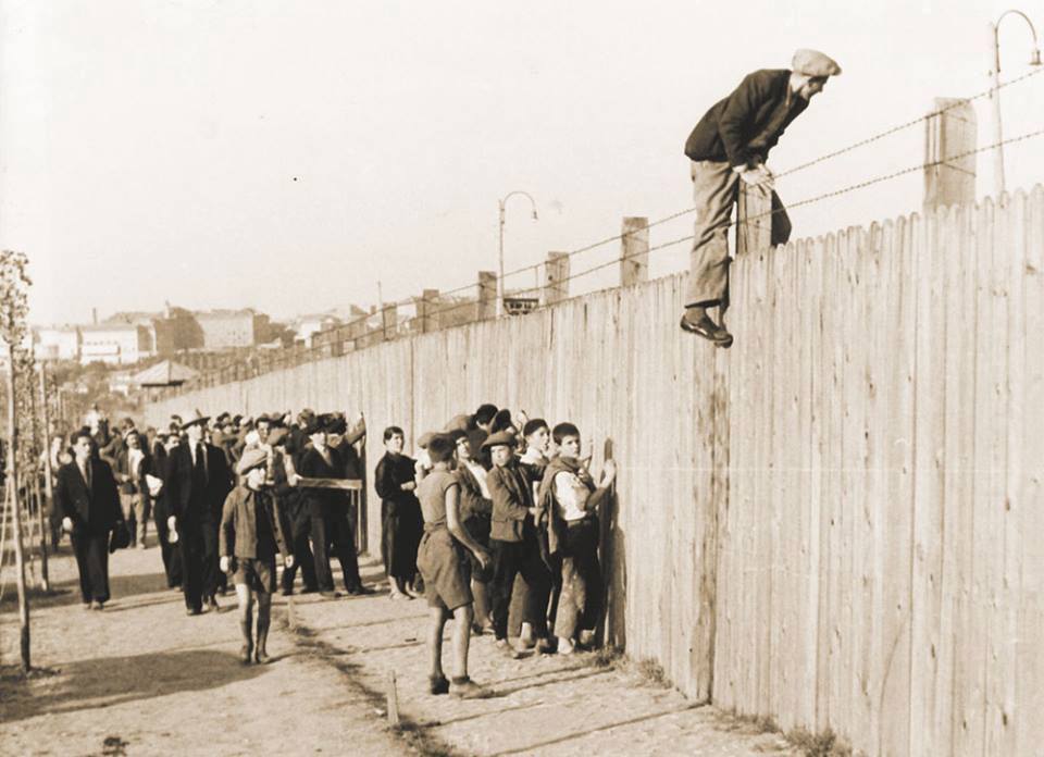 how_to_enter_the_stadium_bsk_beograd_fans_in_the_1930s.jpg