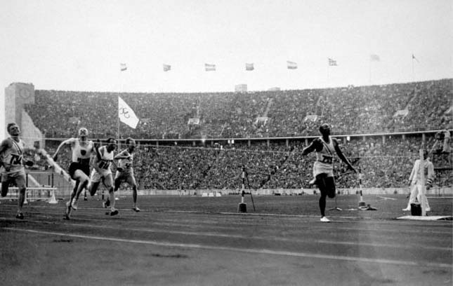 jesse_owens_nyer_a_berlini_olimpian.jpg