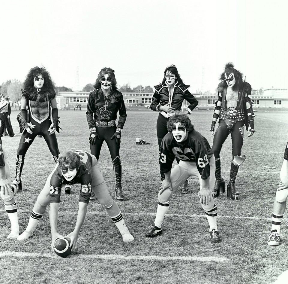 kiss_visiting_cadillac_high_school_after_hearing_the_football_team_used_their_music_as_motivation_1975.jpg